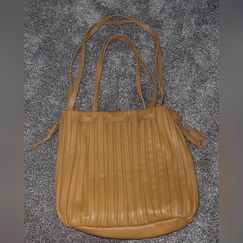 Brown Pleated Drawstring/Snap Closure Bucket Handbag. Faux Leather. Very Soft.